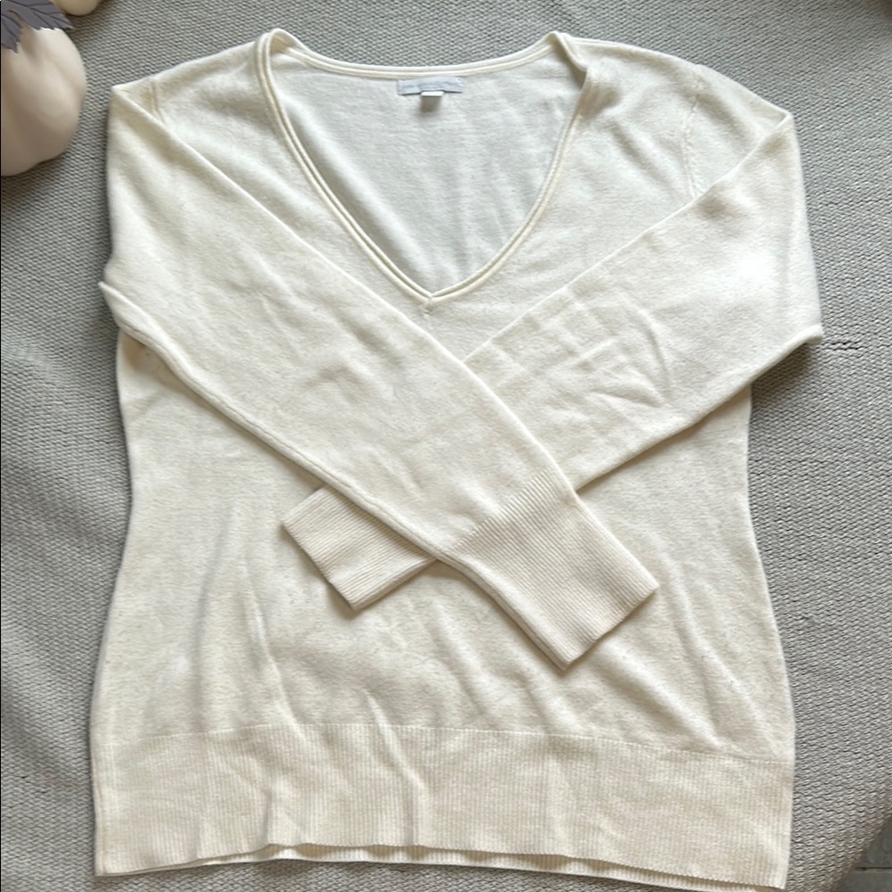 New York and Company Women’s V-Neck Sweater | Size L